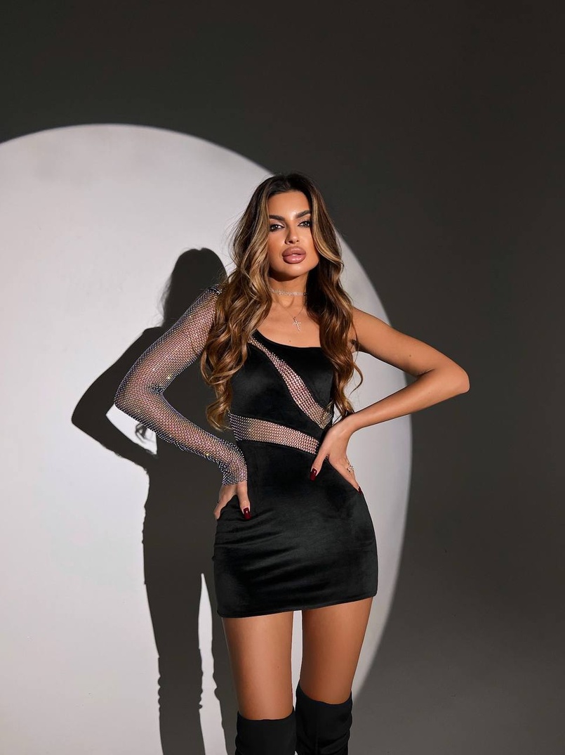 Оксамитова сукня декорована сіткою із стразами Оксамитова сукня декорована сіткою із стразами | PUSHKA SHOP