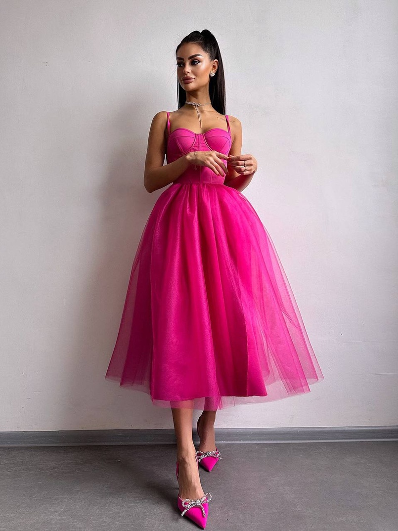 Сукня міді із чашечками з пишною спідницею Сукня міді із чашечками з пишною спідницею | PUSHKA SHOP