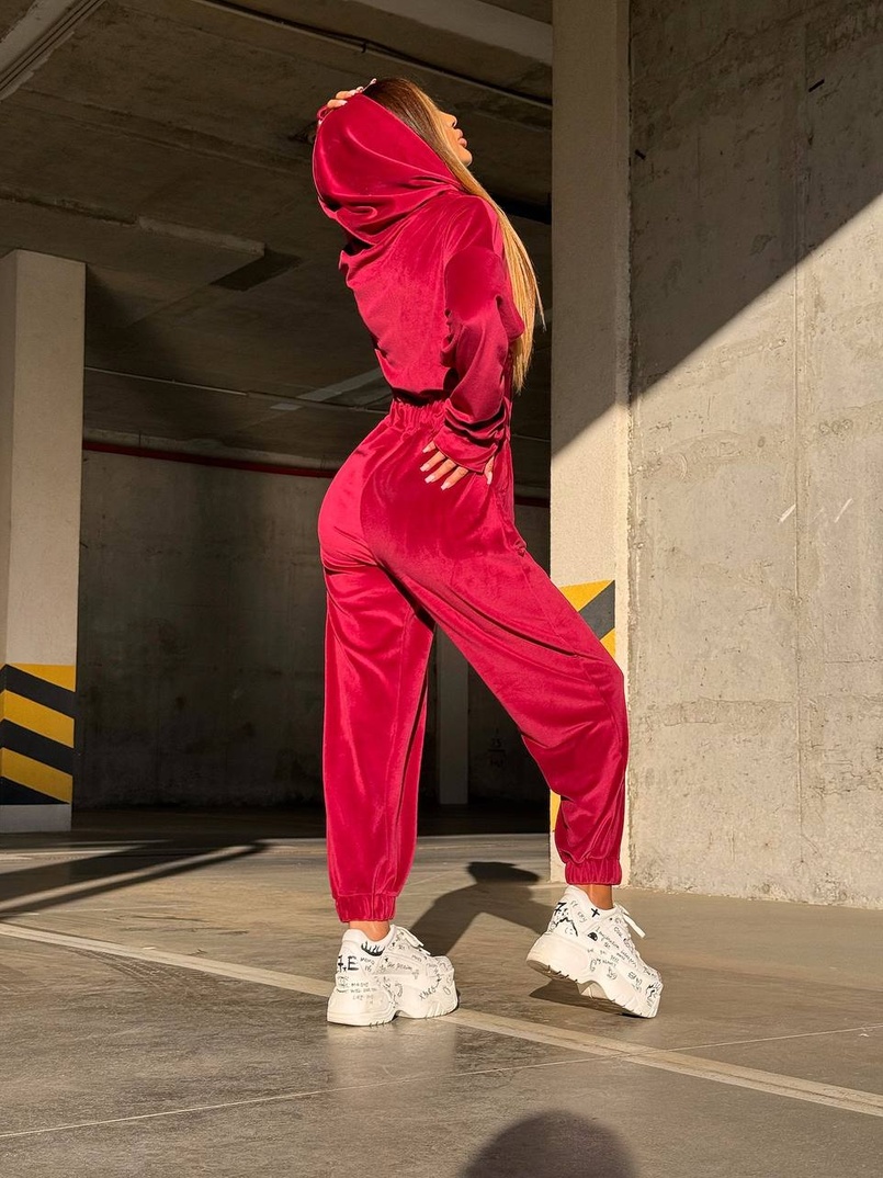 Велюровий комбінезон з елементами корсету Велюровий комбінезон з елементами корсету | PUSHKA SHOP