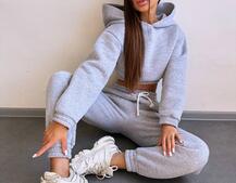 Базовий костюм на флісі з об'ємними капюшоном Базовий костюм на флісі з об'ємними капюшоном | PUSHKA SHOP