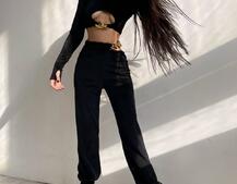 Велюровий костюм з ланцюжками: топ + джоггери Велюровий костюм з ланцюжками: топ + джоггери | PUSHKA SHOP