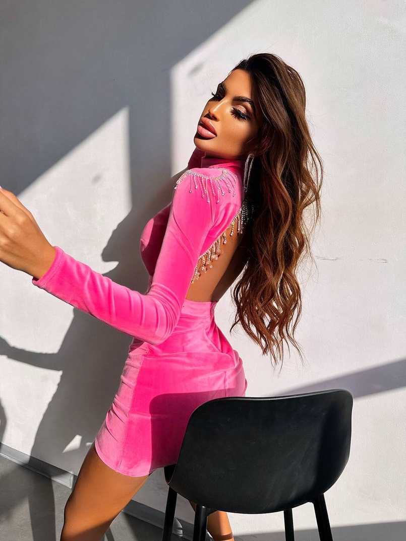 Оксамитова сукня з відкритою спинкою, декорована бахромою зі страз Оксамитова сукня з відкритою спинкою, декорована бахромою зі страз | PUSHKA SHOP