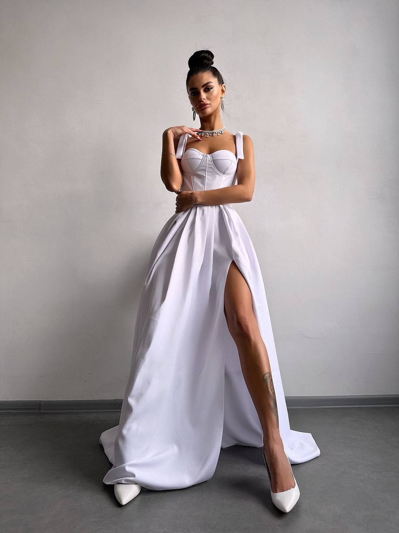 Сукня максі із чашечками та корсетним верхом Сукня максі із чашечками та корсетним верхом | PUSHKA SHOP