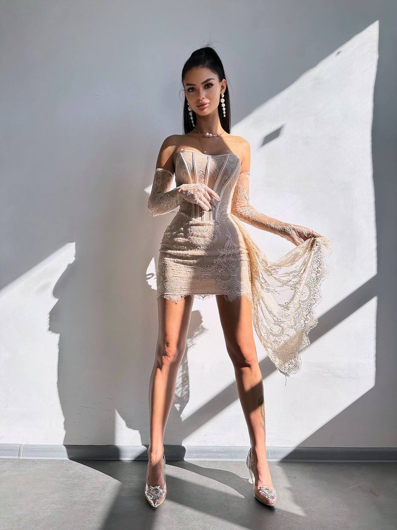 Сукня міні зі шлейфом та рукавичками Сукня міні зі шлейфом та рукавичками | PUSHKA SHOP