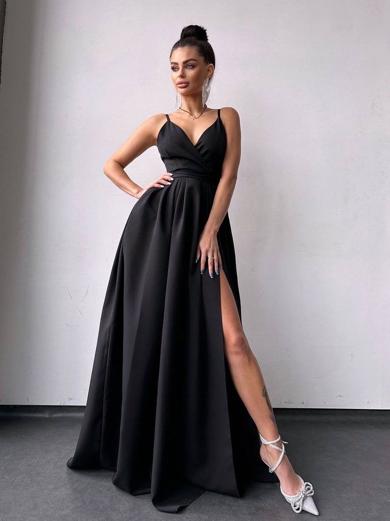 Сукня максі на тонких бретелях з розрізом на спідниці  Сукня максі на тонких бретелях з розрізом на спідниці  | PUSHKA SHOP