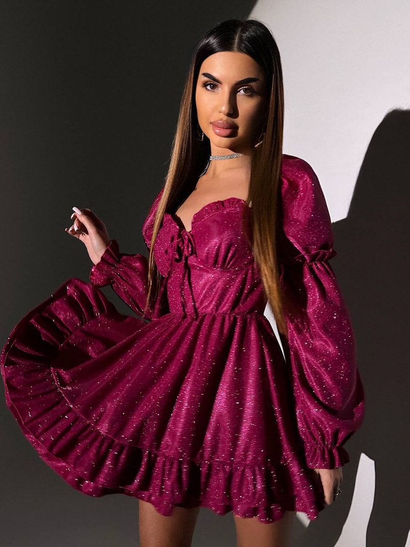 Блискуча сукня з чашечками та пишною спідницею Блискуча сукня з чашечками та пишною спідницею | PUSHKA SHOP