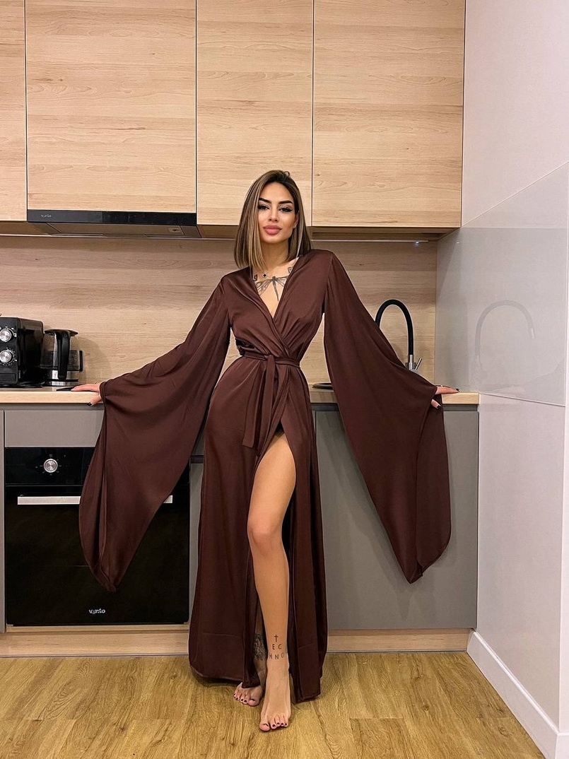 Шовковий халатик із розкльошеними рукавами Шовковий халатик із розкльошеними рукавами | PUSHKA SHOP