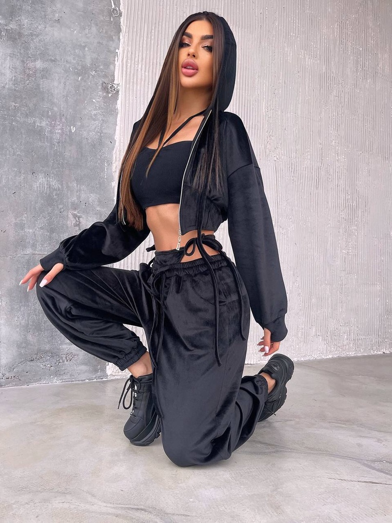 Велюровий комплект: кофта з корсетними елементами + джогери з імітацією трусиків Велюровий комплект: кофта з корсетними елементами + джогери з імітацією трусиків | PUSHKA SHOP