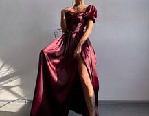 Атласна сукня максі із розрізом на спідниці Атласна сукня максі із розрізом на спідниці | PUSHKA SHOP