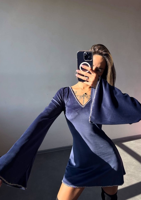 Оксамитова сукня,  декорована стразами з розкльошоними рукавами  | PUSHKA SHOP