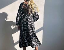 Улюблена сукня-міді зі шнурівкою на спинці та розрізом на ніжці Улюблена сукня-міді зі шнурівкою на спинці та розрізом на ніжці | PUSHKA SHOP