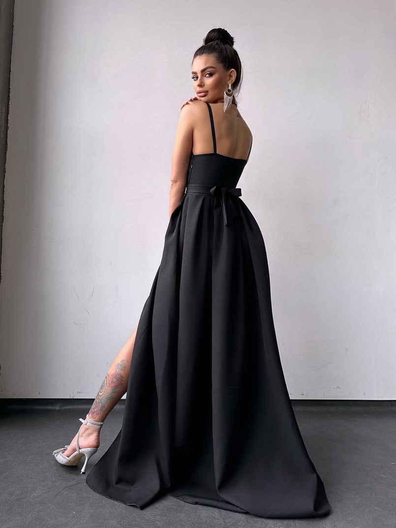 Сукня максі на тонких бретелях з розрізом на спідниці  Сукня максі на тонких бретелях з розрізом на спідниці  | PUSHKA SHOP