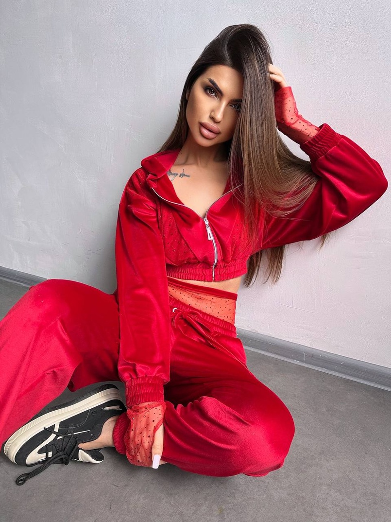 Велюровий комплект декорований стразами( бомбер+ рукавички+ штани + трусики) Велюровий комплект декорований стразами( бомбер+ рукавички+ штани + трусики) | PUSHKA SHOP