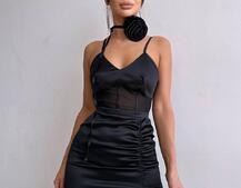 Сукня - міні з драпіруванням та трояндою-чокером Сукня - міні з драпіруванням та трояндою-чокером | PUSHKA SHOP