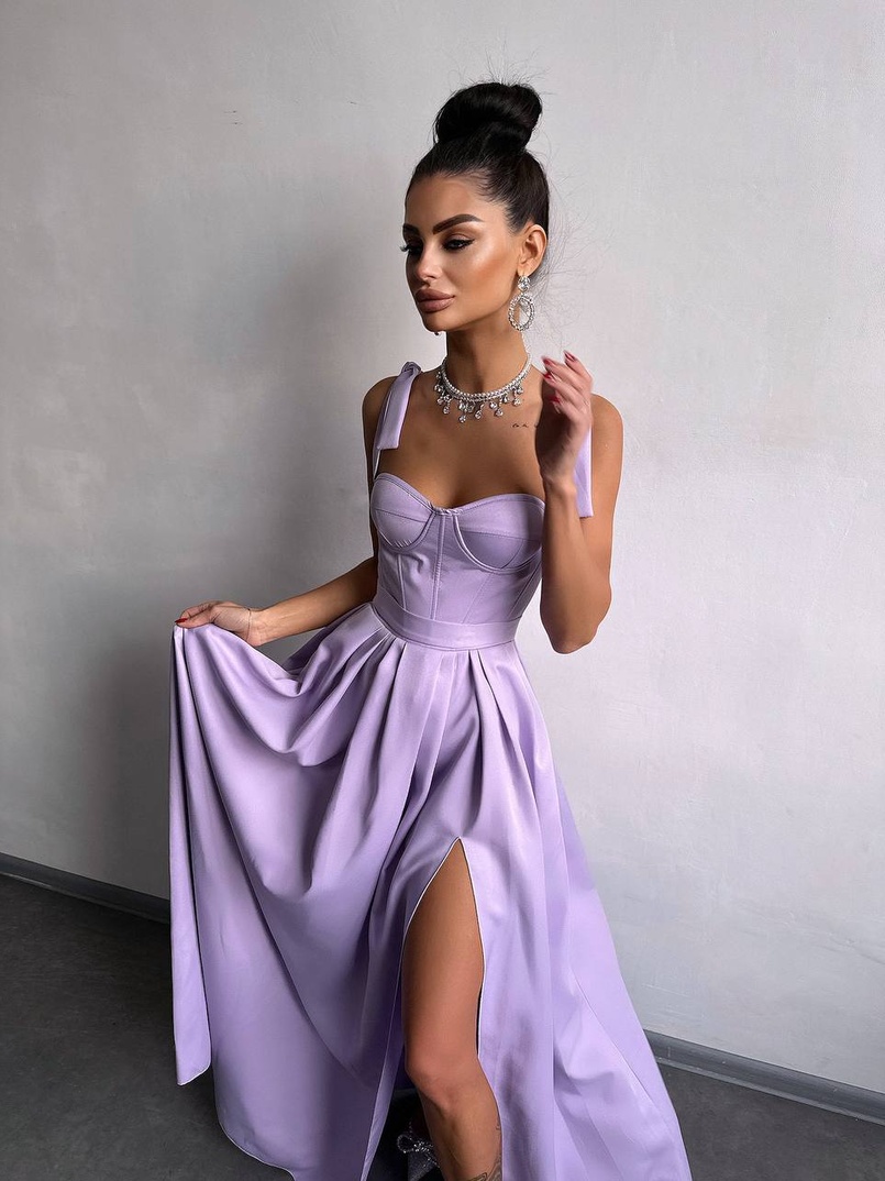 Сукня максі із чашечками та корсетним верхом Сукня максі із чашечками та корсетним верхом | PUSHKA SHOP