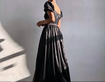 Атласна сукня максі із розрізом на спідниці Атласна сукня максі із розрізом на спідниці | PUSHKA SHOP