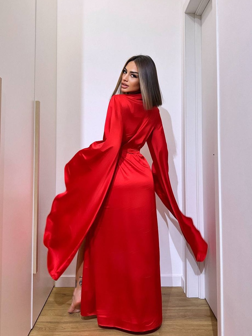 Шовковий халатик із розкльошеними рукавами Шовковий халатик із розкльошеними рукавами | PUSHKA SHOP