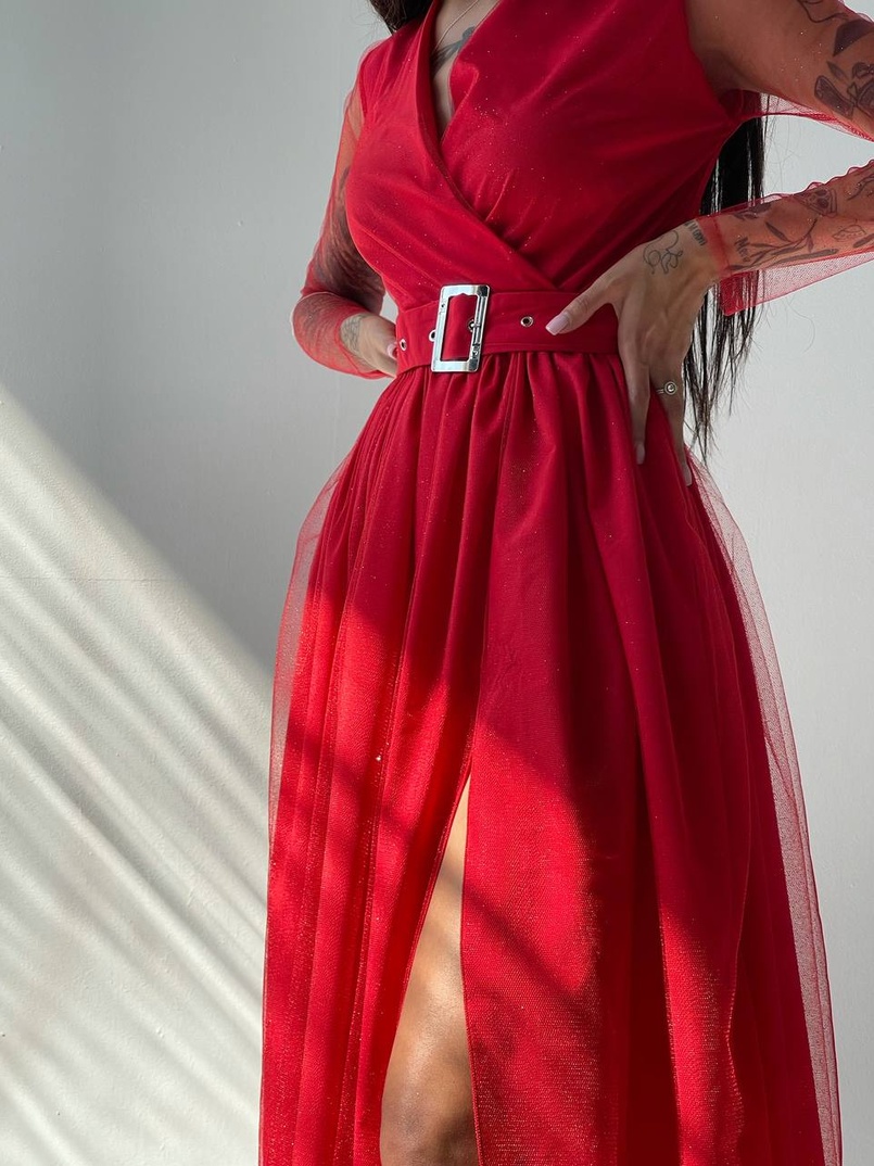 Блискуча сукня-міді із запахом на грудях і розрізом на спідниці з широким поясом  Блискуча сукня-міді із запахом на грудях і розрізом на спідниці з широким поясом  | PUSHKA SHOP