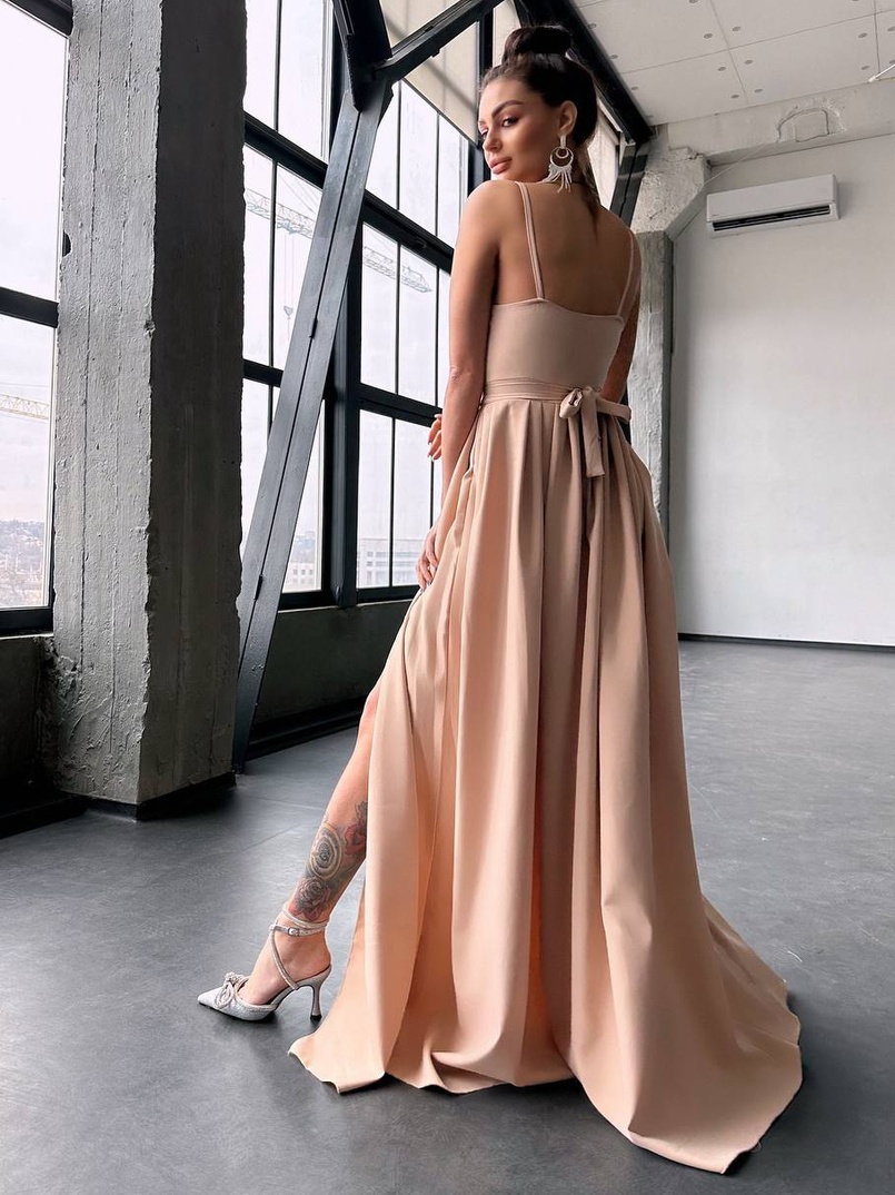 Сукня максі на тонких бретелях з розрізом на спідниці  | PUSHKA SHOP