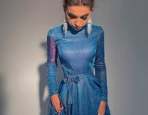 Блестящее платье с расклешенной юбкой и высоким воротом   Блестящее платье с расклешенной юбкой и высоким воротом   | PUSHKA SHOP