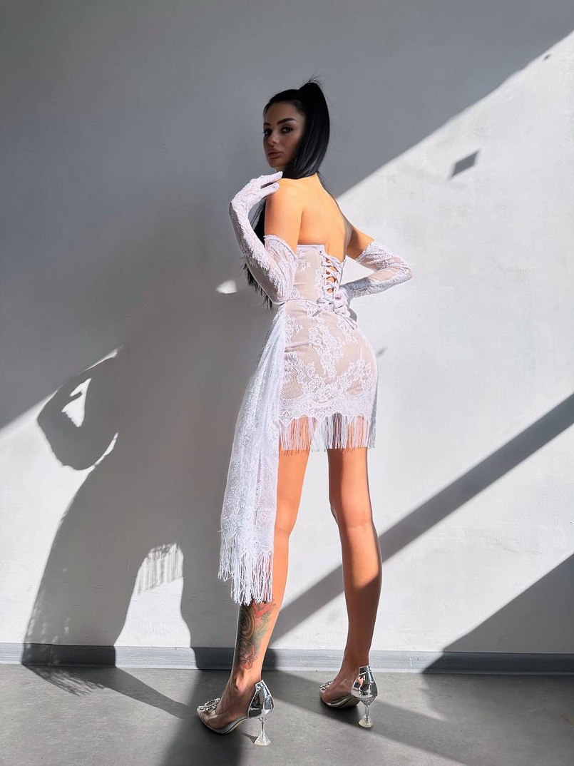 Сукня міні зі шлейфом та рукавичками Сукня міні зі шлейфом та рукавичками | PUSHKA SHOP
