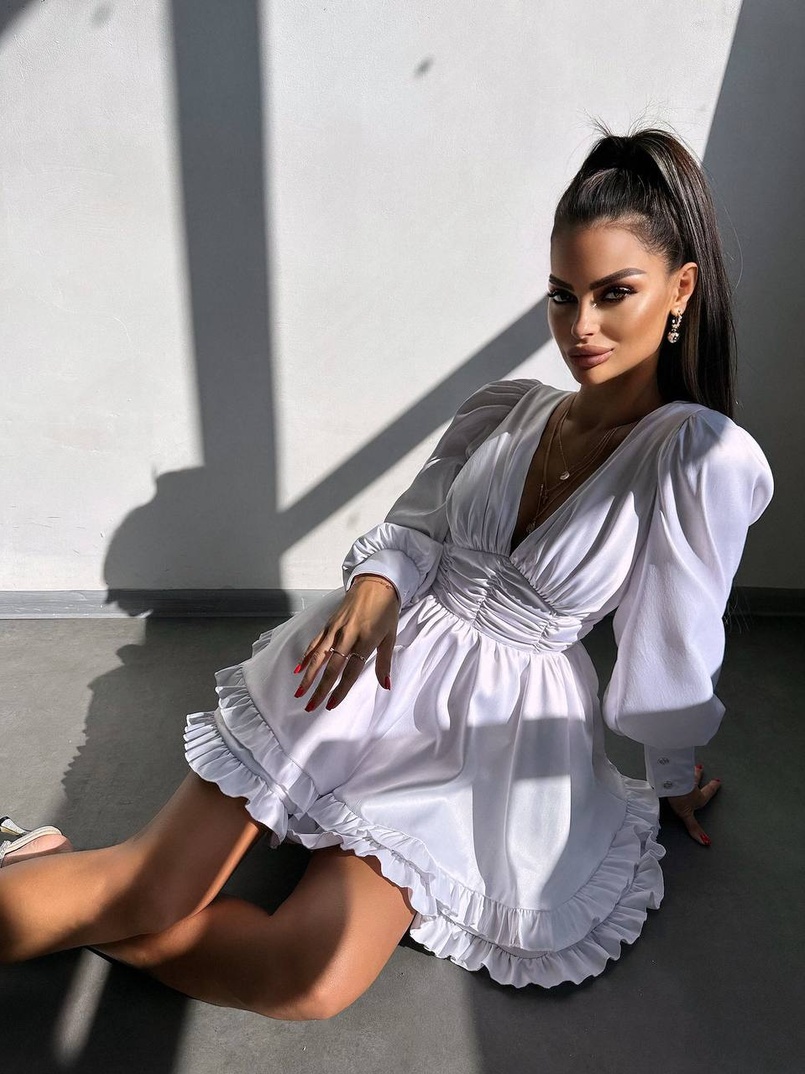 Атласна сукня з пишною подвійною спідницею та об‘ємними рукавами Атласна сукня з пишною подвійною спідницею та об‘ємними рукавами | PUSHKA SHOP