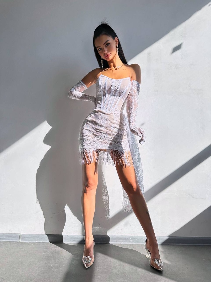 Сукня міні зі шлейфом та рукавичками Сукня міні зі шлейфом та рукавичками | PUSHKA SHOP