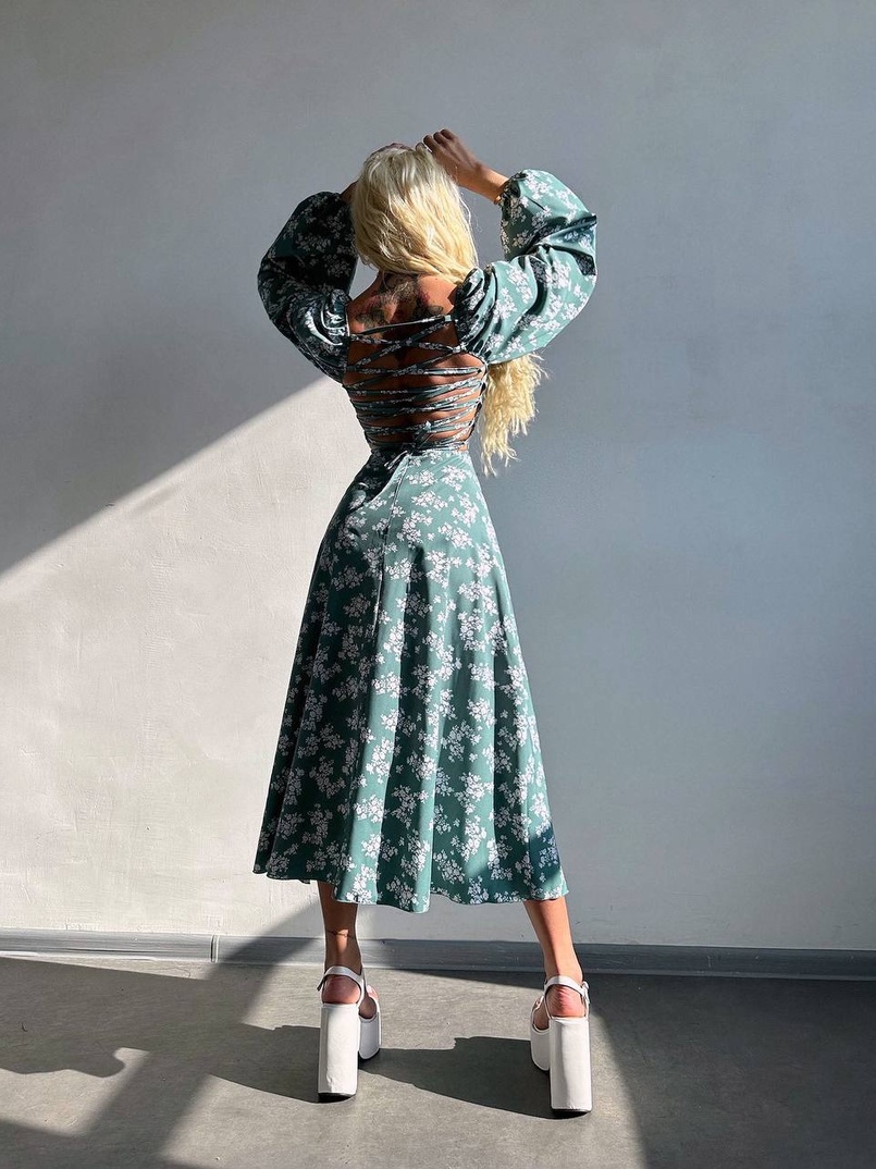 Улюблена сукня-міді зі шнурівкою на спинці та розрізом на ніжці Улюблена сукня-міді зі шнурівкою на спинці та розрізом на ніжці | PUSHKA SHOP