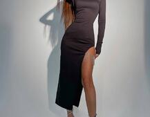 Сукня з розрізом, декорована бахромою зі страз Сукня з розрізом, декорована бахромою зі страз | PUSHKA SHOP