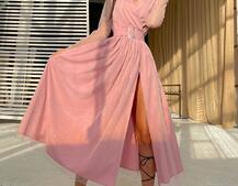 Блискуча сукня-міді із запахом на грудях і розрізом на спідниці з широким поясом  Блискуча сукня-міді із запахом на грудях і розрізом на спідниці з широким поясом  | PUSHKA SHOP