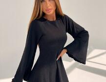 Трикотажна сукня міні з розкльошеними рукавами та відкритою спиною Трикотажна сукня міні з розкльошеними рукавами та відкритою спиною | PUSHKA SHOP