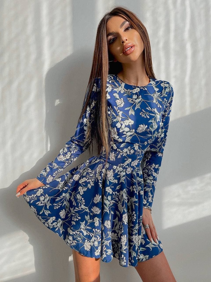 Приталенное платье с открытой спинкой в цветочный принт  Приталенное платье с открытой спинкой в цветочный принт  | PUSHKA SHOP