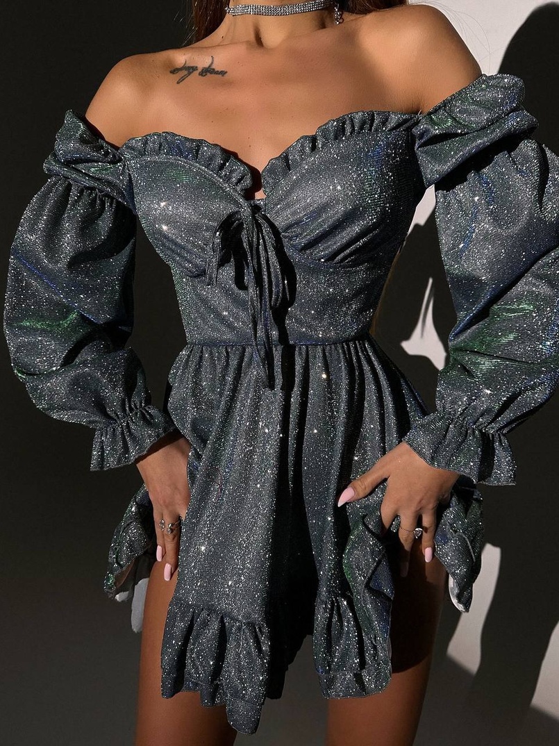 Блискуча сукня з чашечками та пишною спідницею Блискуча сукня з чашечками та пишною спідницею | PUSHKA SHOP