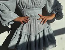 Блискуча сукня з воланами та шнурівкою на спинці Блискуча сукня з воланами та шнурівкою на спинці | PUSHKA SHOP