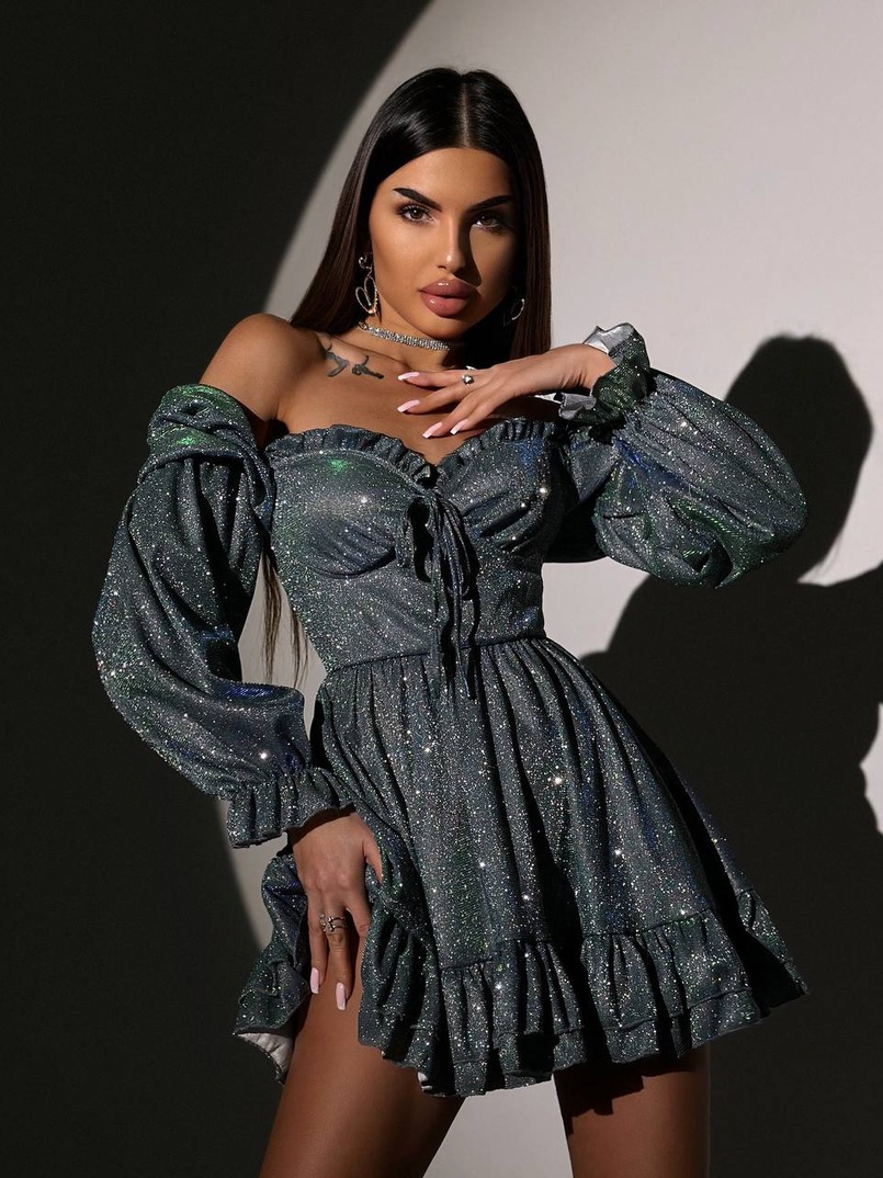 Блискуча сукня з чашечками та пишною спідницею Блискуча сукня з чашечками та пишною спідницею | PUSHKA SHOP