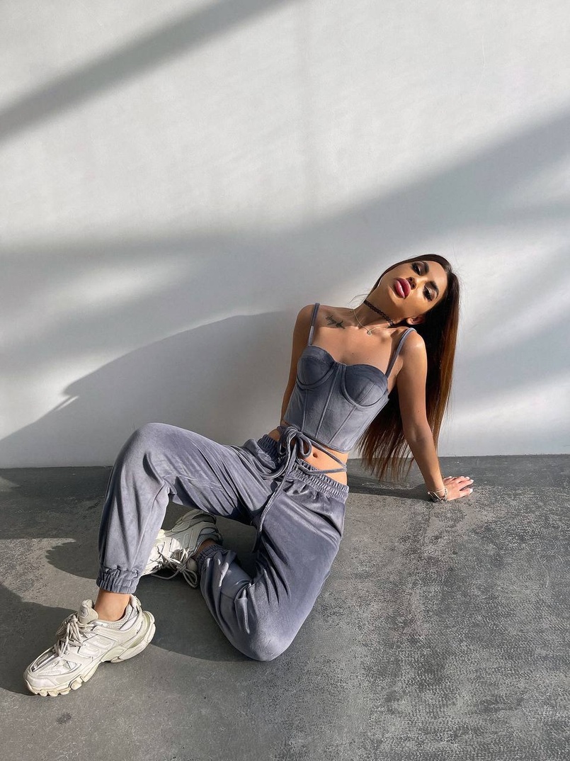 Велюровий комплект трійка: кофта + корсет з чашечками + джогери  Велюровий комплект трійка: кофта + корсет з чашечками + джогери  | PUSHKA SHOP