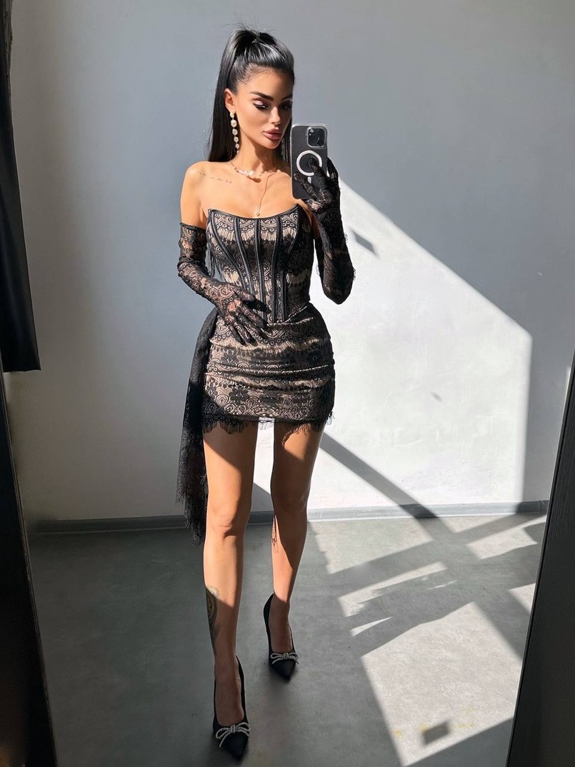 Сукня міні зі шлейфом та рукавичками Сукня міні зі шлейфом та рукавичками | PUSHKA SHOP