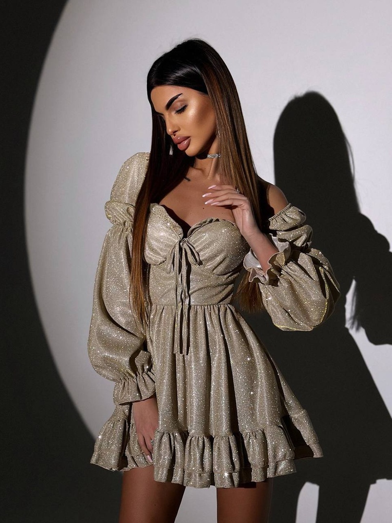 Блискуча сукня з чашечками та пишною спідницею Блискуча сукня з чашечками та пишною спідницею | PUSHKA SHOP