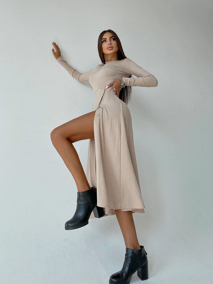 Трикотажное платье миди с разрезом | PUSHKA SHOP