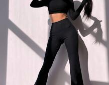 Комплект: штани кльош + топ з рукавичками та прорізами для рук Комплект: штани кльош + топ з рукавичками та прорізами для рук | PUSHKA SHOP