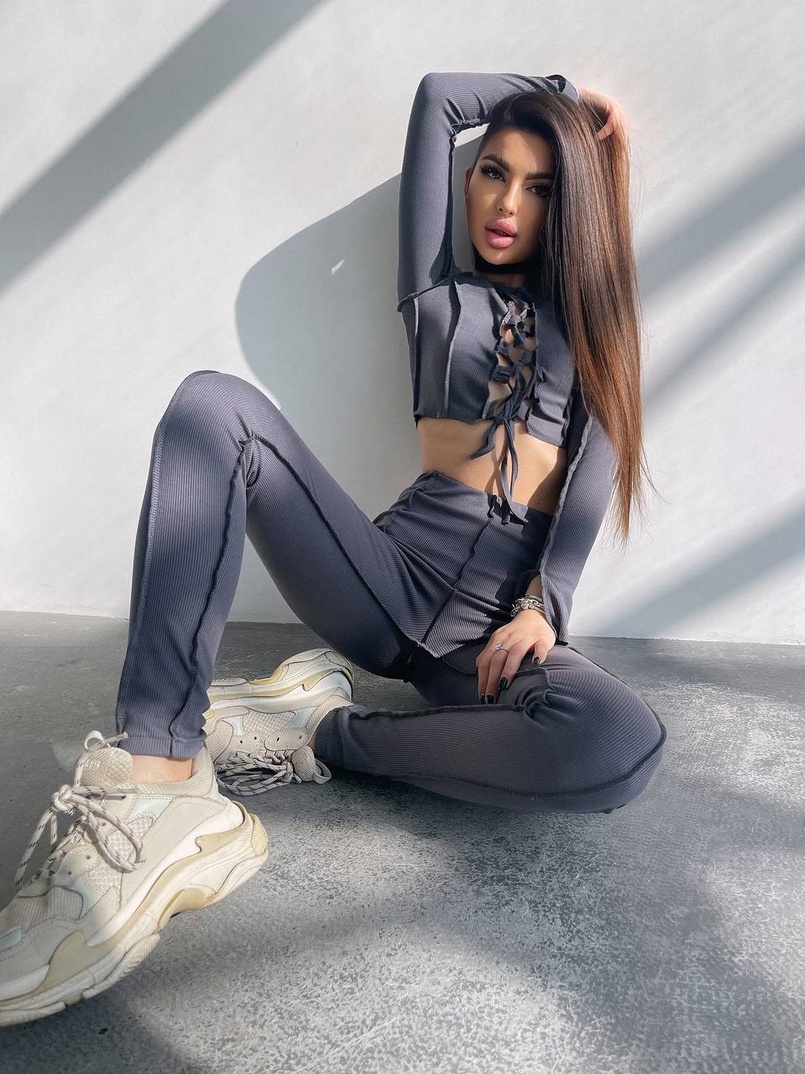 Комплект: топ зі шнурівкою на грудях + легінси Комплект: топ зі шнурівкою на грудях + легінси | PUSHKA SHOP