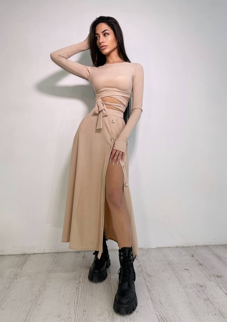 Трикотажный комплект: юбка  миди с разрезом + топ с завязками на талии  Трикотажный комплект: юбка  миди с разрезом + топ с завязками на талии  | PUSHKA SHOP