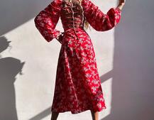 Улюблена сукня-міді зі шнурівкою на спинці та розрізом на ніжці Улюблена сукня-міді зі шнурівкою на спинці та розрізом на ніжці | PUSHKA SHOP