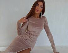 Оксамитова сукня з розрізом, декорована стразами. Прикраса пришита! Оксамитова сукня з розрізом, декорована стразами. Прикраса пришита! | PUSHKA SHOP