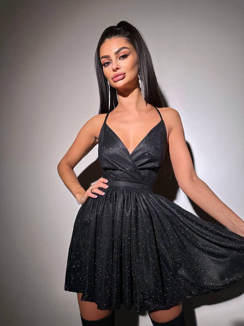 Блискуча сукня з пишною спідницею та шнурівкою на спинці Блискуча сукня з пишною спідницею та шнурівкою на спинці | PUSHKA SHOP