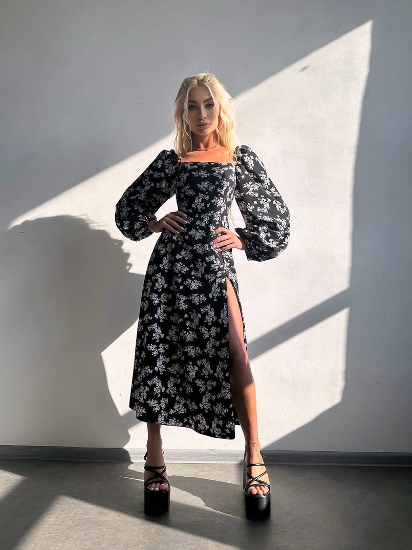 Улюблена сукня-міді зі шнурівкою на спинці та розрізом на ніжці Улюблена сукня-міді зі шнурівкою на спинці та розрізом на ніжці | PUSHKA SHOP