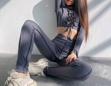 Комплект: топ зі шнурівкою на грудях + легінси Комплект: топ зі шнурівкою на грудях + легінси | PUSHKA SHOP