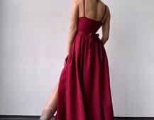 Сукня максі на тонких бретелях з розрізом на спідниці  | PUSHKA SHOP