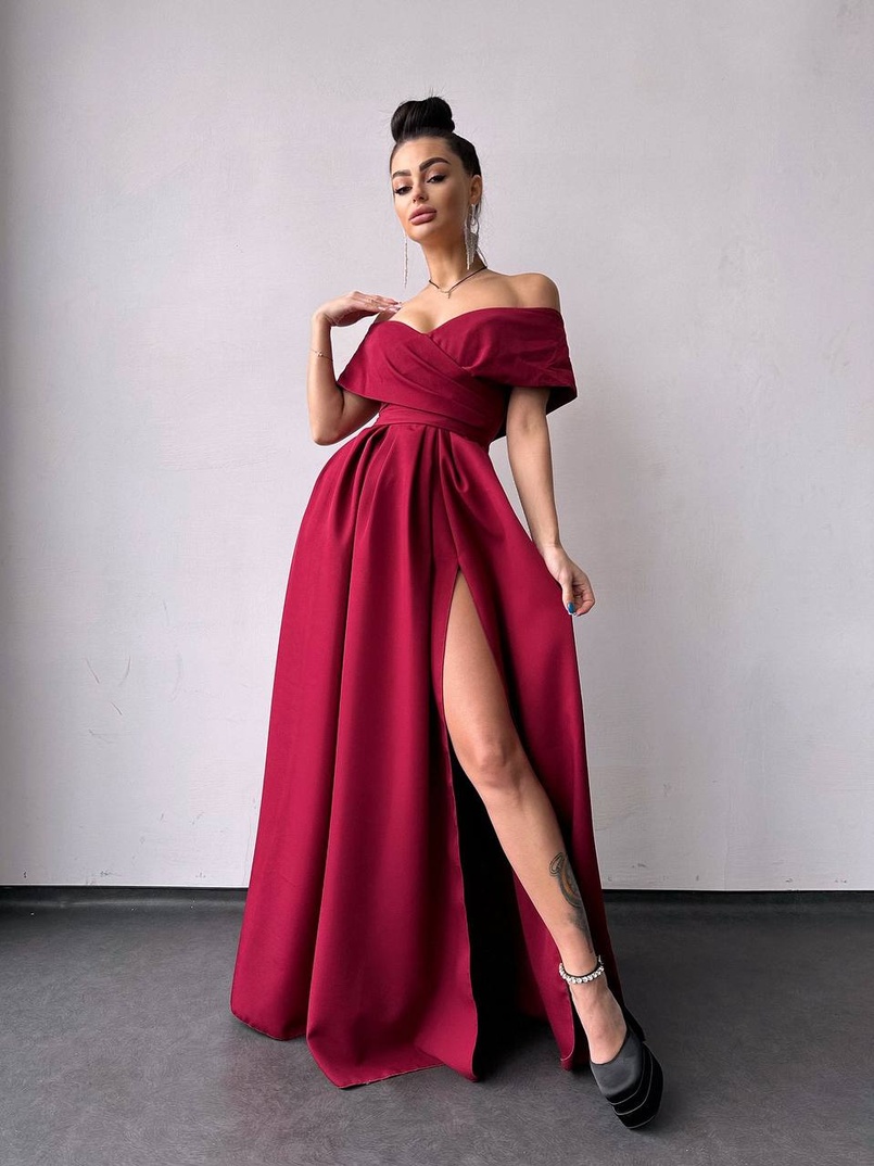 Сукня максі  з відкритими плечима та розрізом на спідниці | PUSHKA SHOP