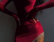 Оксамитова сукня, декорована бахромою зі страз Оксамитова сукня, декорована бахромою зі страз | PUSHKA SHOP